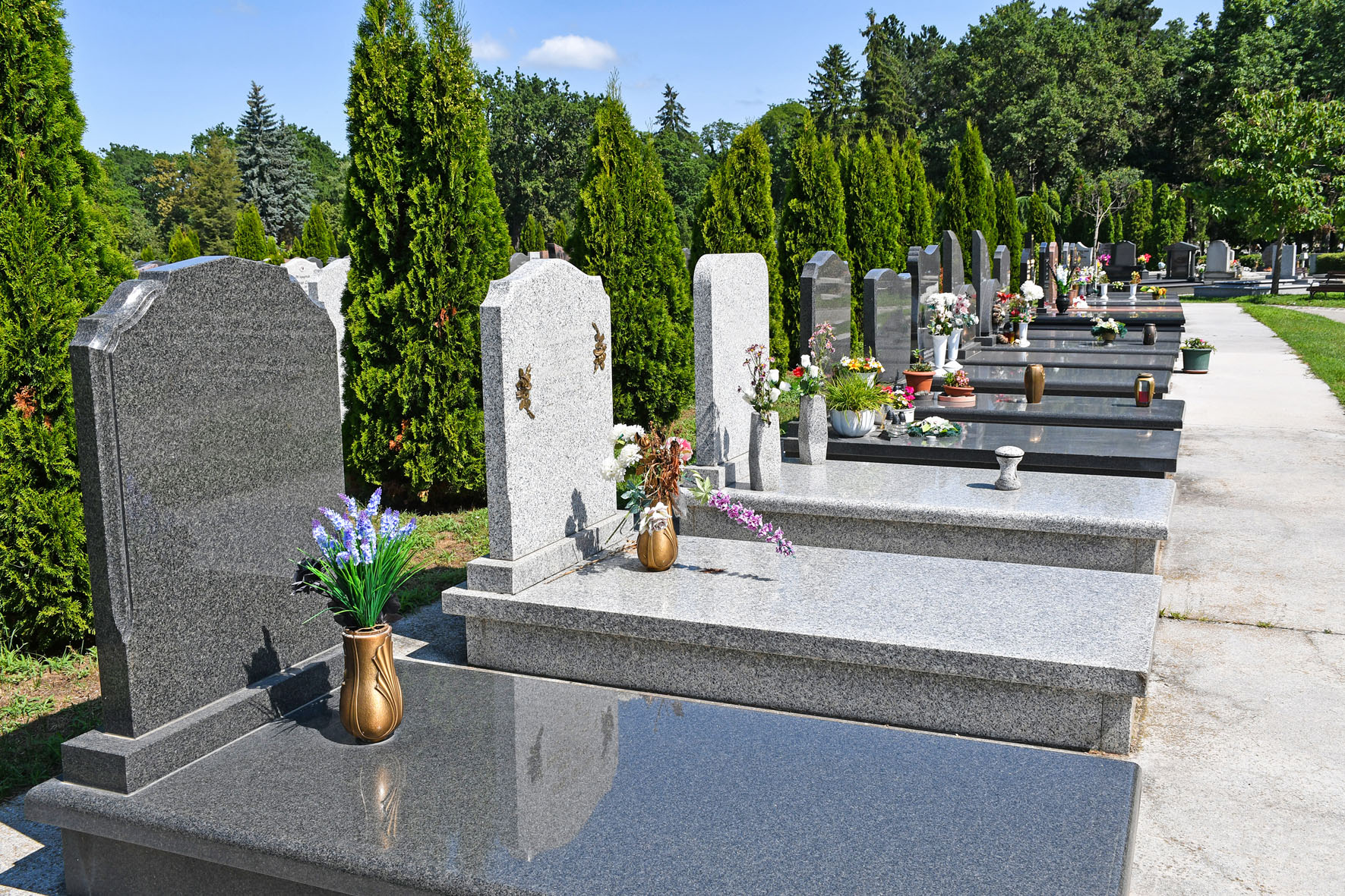 Comment choisir une pierre tombale?  Funérailles Campens Braine BW BXL  Enterrement Braine le château Saint Gilles Bruxelles